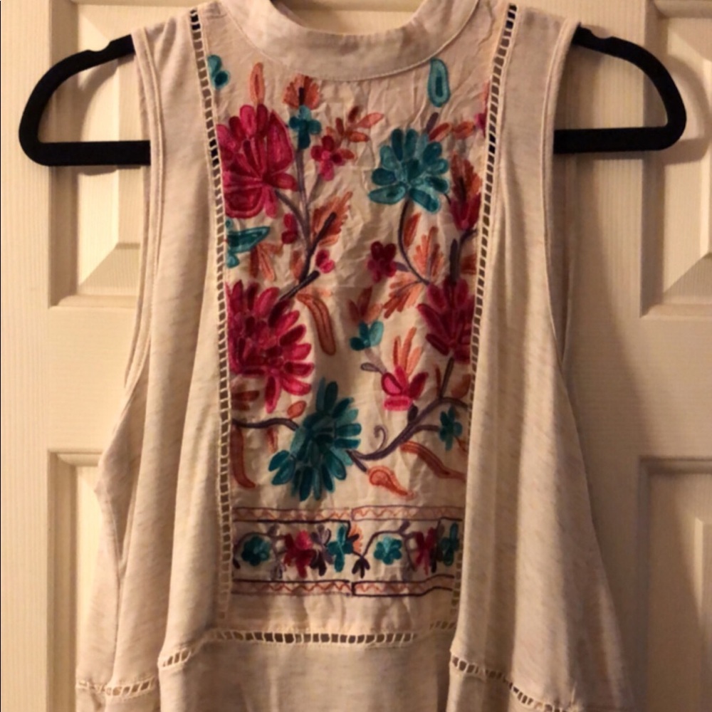 Hummingbird blouse size Medium
